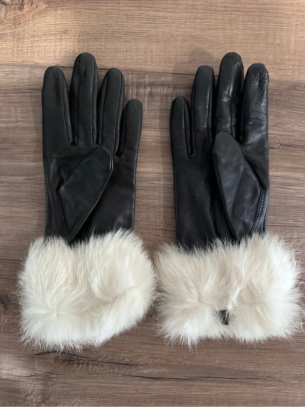 Wilsons Leather Black Leather Gloves with Cream Fur Cuffs